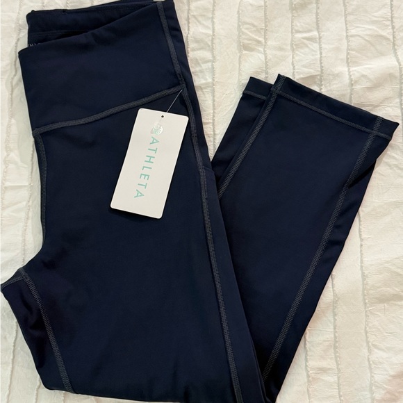 NWT Athleta Women's Navy Ultimate Stash Pocket Capri Leggings Size M - Picture 2 of 8